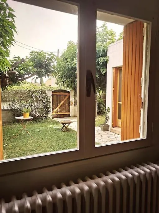 Studio Independant Dans Un Quartier Calme A Арль Апартаменты