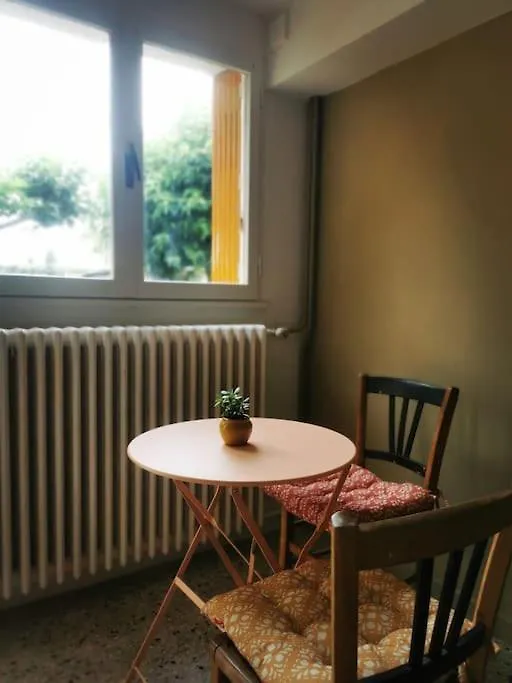 Апартаменты Studio Independant Dans Un Quartier Calme A Арль