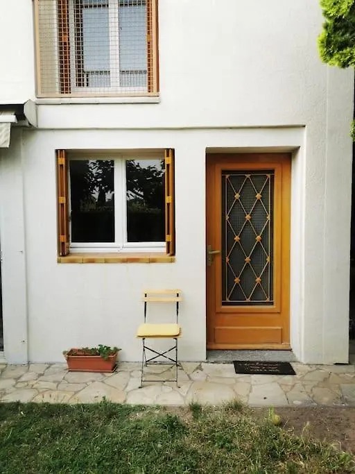Апартаменты Studio Independant Dans Un Quartier Calme A Арль