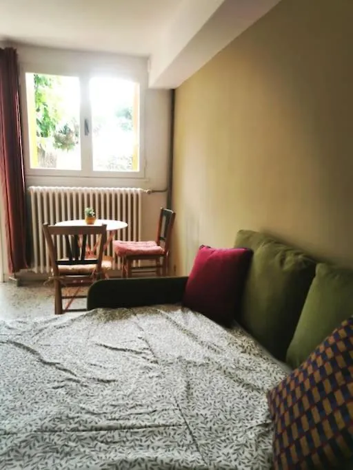Studio Independant Dans Un Quartier Calme A Арль
